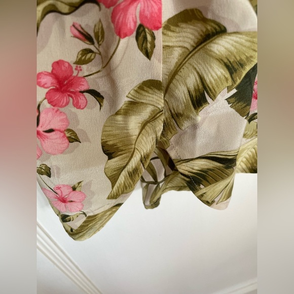 Tommy Bahama vintage pattern silk camp shirt - Picture 6 of 8